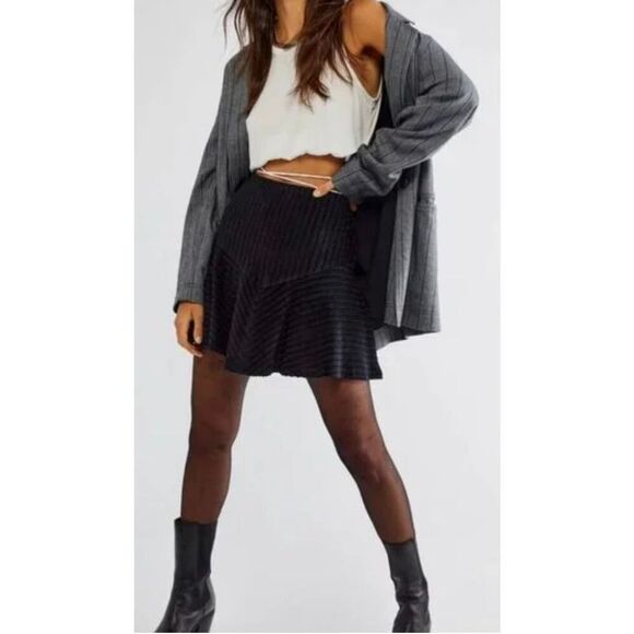 Free People Black Velvet Ribbed High Waisted Flowy Mini Skirt  size xs - Picture 9 of 9